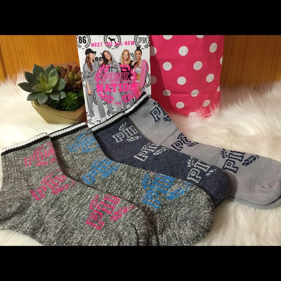 1 left VS PINK 🛍Free Lanyard +4pr Crew Socks  NWT - Picture 4 of 7